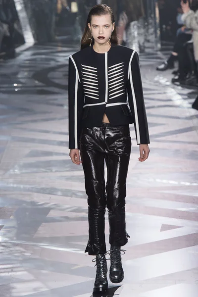 Look 4